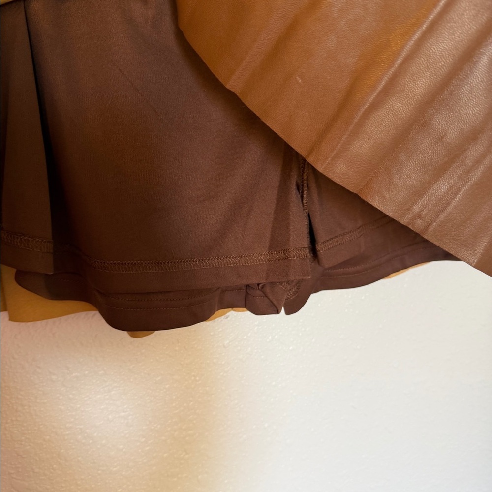 Better Be Brown Faux Leather Pleated Mini Skort Size Large - Picture 5 of 7